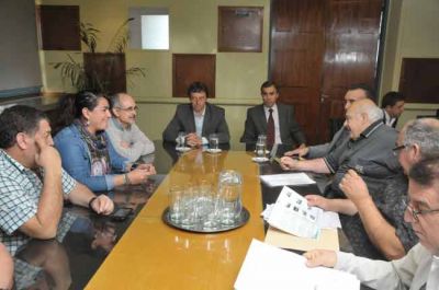 Gremios y gobierno trabajan en el pase a planta