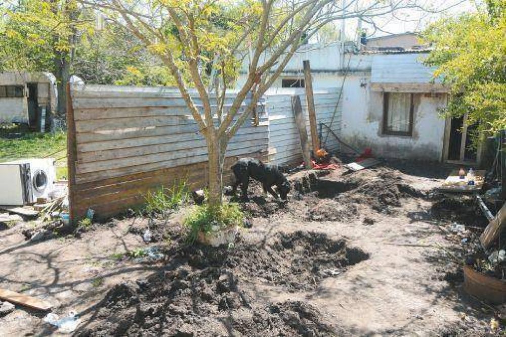 Mat� a su mujer y la enterr� debajo de un pelotero en el que jugaban sus hijas