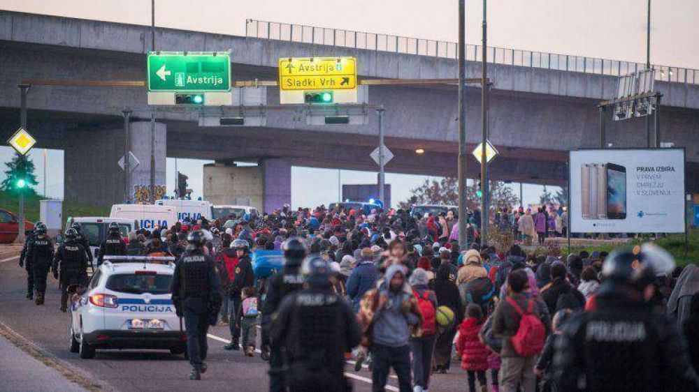 Los refugiados siguen batiendo marcas: Eslovenia recibi� a m�s de 12.600 en 24 horas