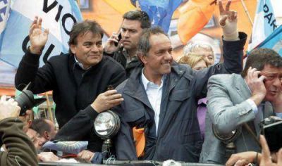 Daniel Scioli y Francisco �Barba� Guti�rrez juntos en Solano
