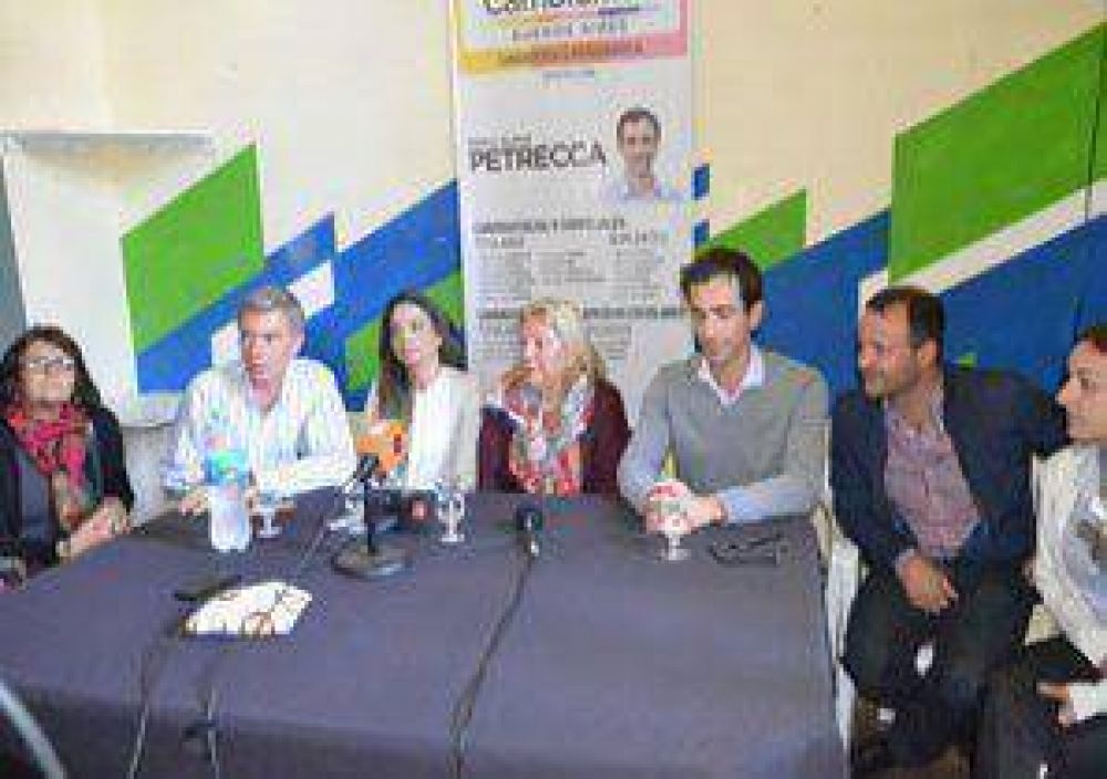 Elisa Carri� en Jun�n: �Macri no es un voto �til, sino un voto necesario�