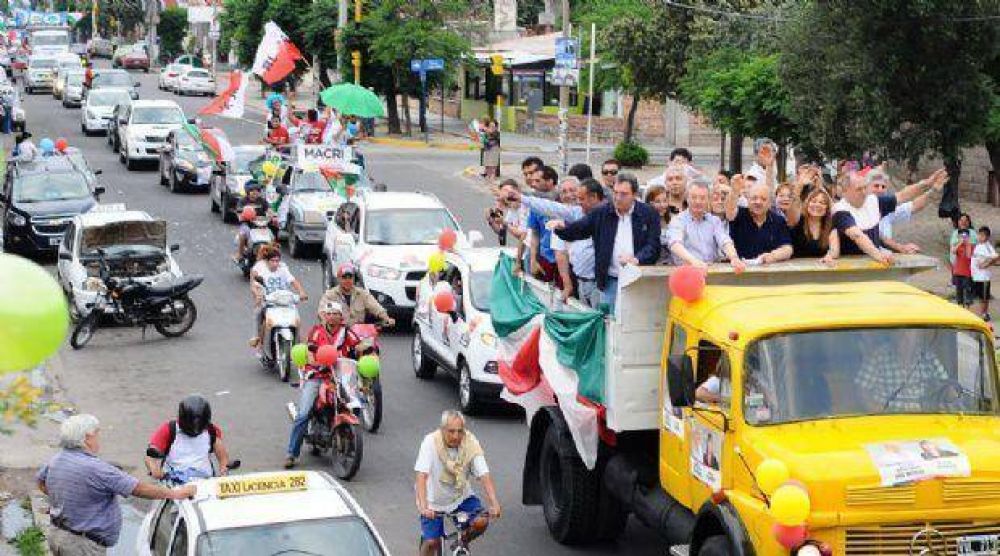 El FCS cerr la campaa con una caravana por la ciudad