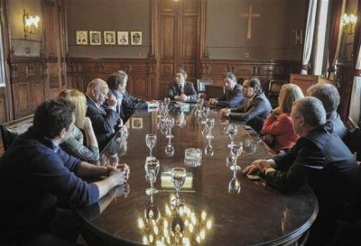 Los partidos acordaron evitar denuncias y provocaciones