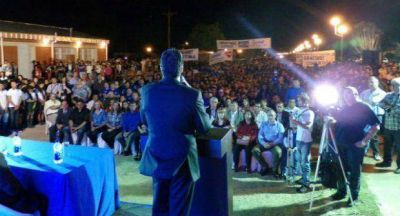Capitanich inaugur� una escuela, viviendas y un laboratorio para la producci�n de pac�es