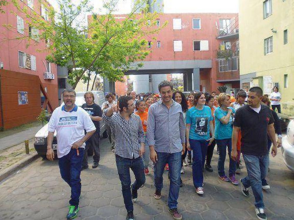 Santiago Cafiero cerró su campaña en el barrio San Isidro de Boulogne