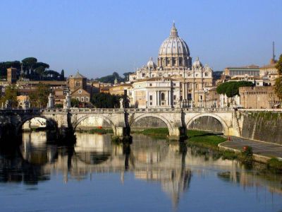  El papa anuncia la creaci�n de la Congregaci�n para los Laicos