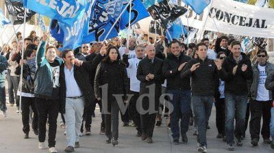 Multitudinario cierre de campa�a de Cotillo por calles c�ntricas