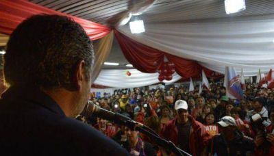 Fadul cerr� su campa�a en un emotivo acto junto a m�s de 1000 vecinos