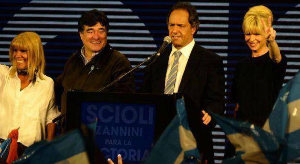 En un colmado Luna Park, Scioli se comprometi� a 