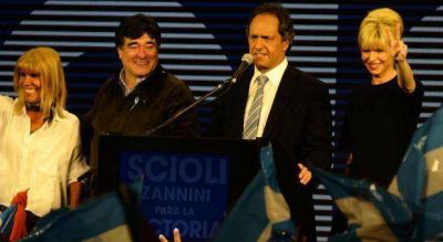 En un colmado Luna Park, Scioli se comprometi� a 