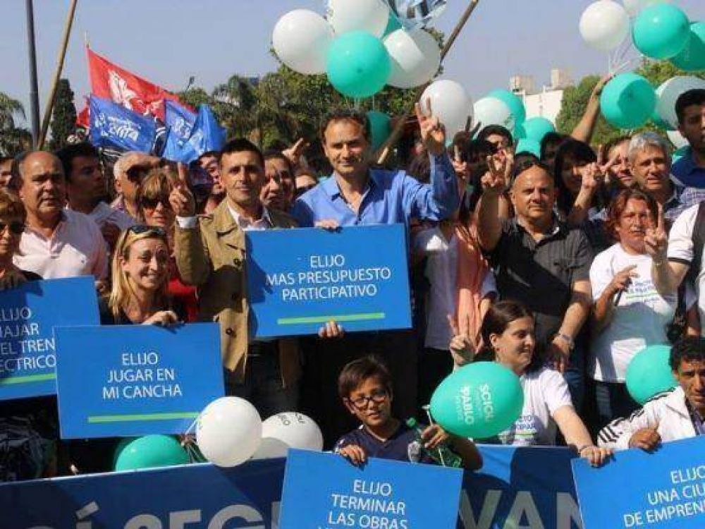 Pablo Bruera cerr su campaa con una caminata por la ciudad