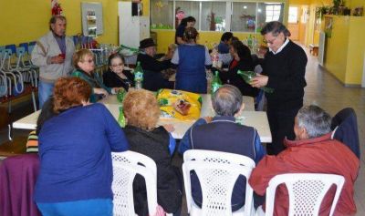 Realizaron un taller de reutilizaci�n de residuos para adultos mayores