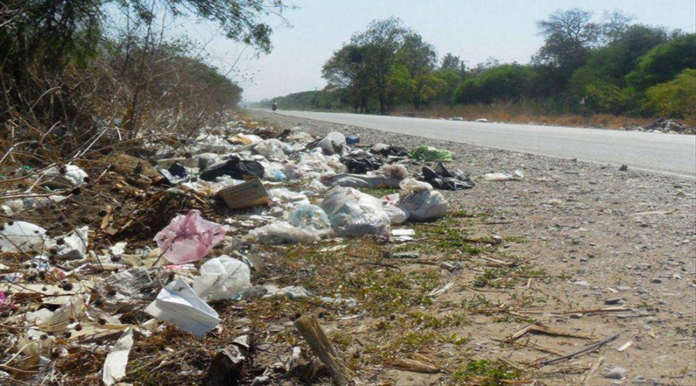 Impacta la basura sobre la ruta 10