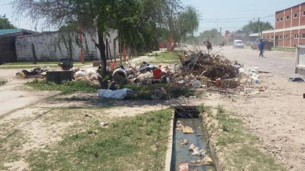 Vecinos denuncian basura acumulada en Goitia al 1600