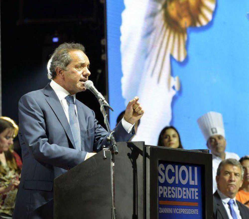 Urribarri estuvo en el acto de Daniel Scioli