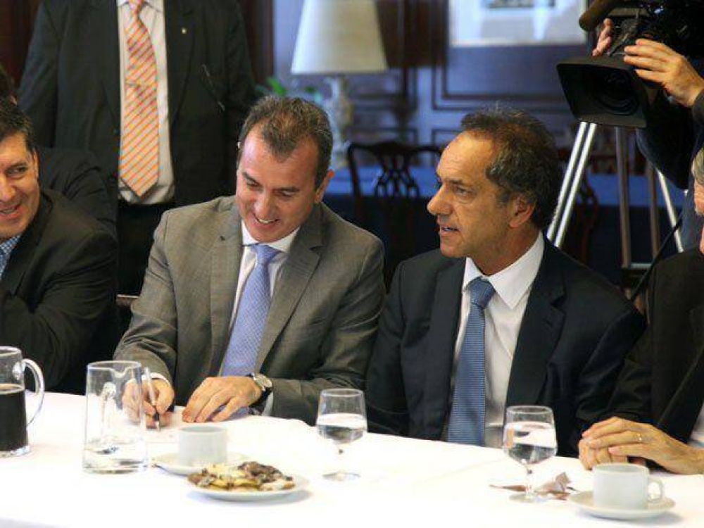Desde el Justicialismo destacaron el convenio que se firm� con Scioli para quitar el excedente de vinos