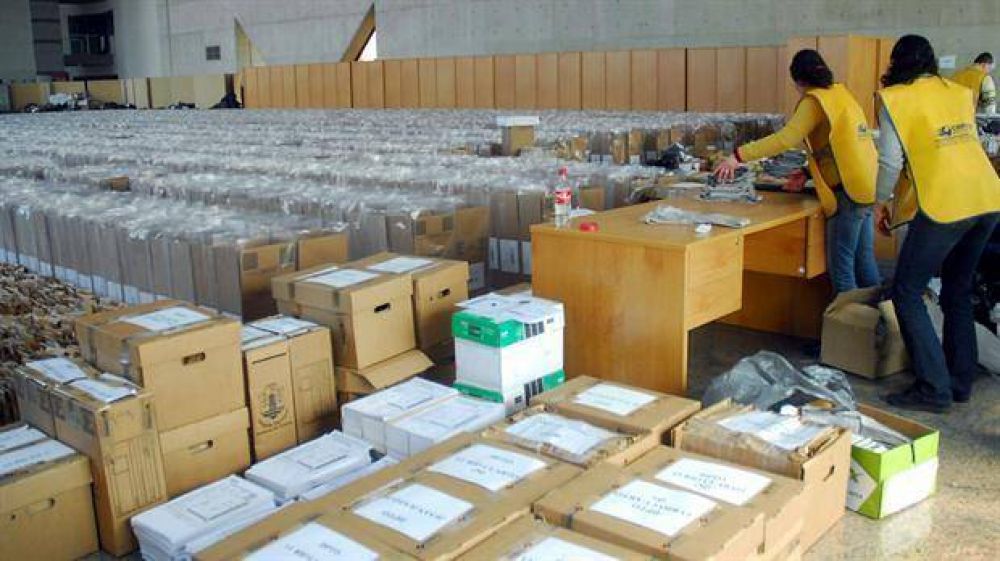 Cambiemos critic� al Correo y dijo que las boletas las van a llevar sus fiscales