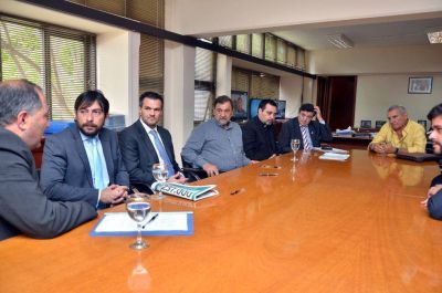 Firman un convenio entre Municipalidad y Provincia para brindar ayuda a refugiados sirios