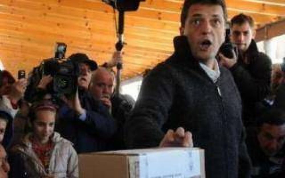 Elecciones 2015: Vot Massa en Tigre y denunci robo de boletas