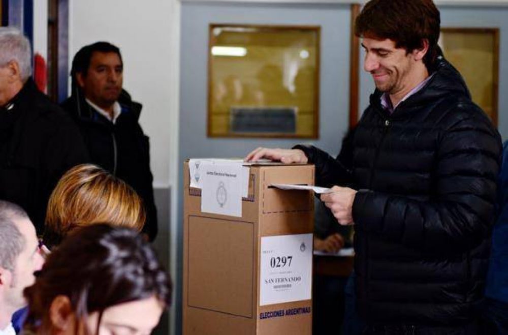 El candidato a Diputado Provincial Juan Andreotti vot en Victoria