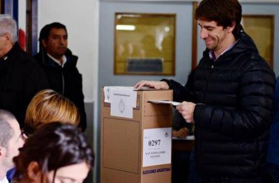 El candidato a Diputado Provincial Juan Andreotti vot� en Victoria