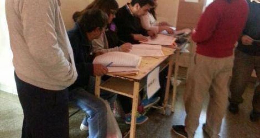 Elecciones 2015: De 30 autoridades designadas para la escuela 6, sólo asistieron 8