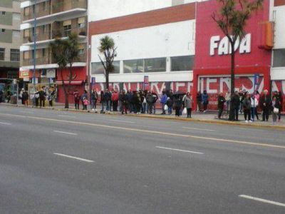Viajar en colectivo es gratis�esperarlo un martirio