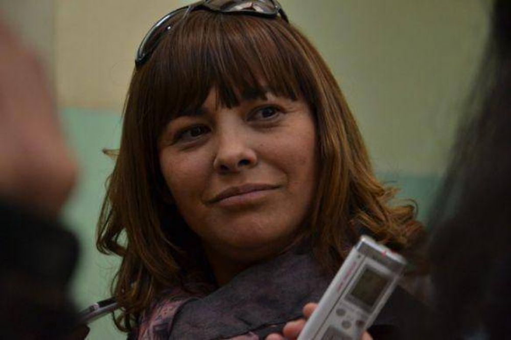 Gabriela Peralta acudió a votar en familia: “Es un día de celebración”, dijo