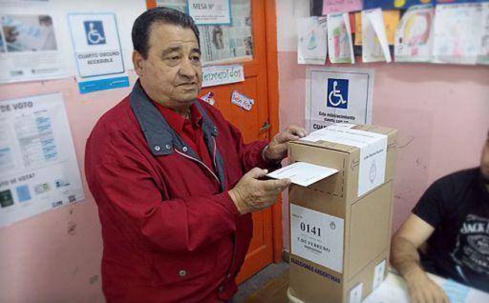 Hugo Curto vot en Caseros