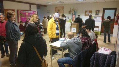 Cerr� la votaci�n y particip� m�s del 75% del padr�n