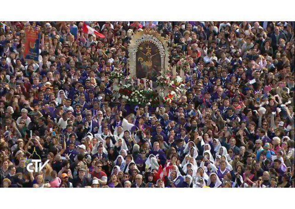¡Cuántos peruanos hay aquí en la Plaza!, saludo del Papa a la Hermandad del Señor de los Milagros de Roma