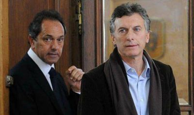 Scioli y Macri van por los votos de Massa, quien prepara condiciones