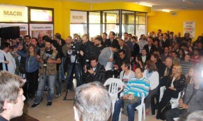 �Conferencia de prensa o acto militante?
