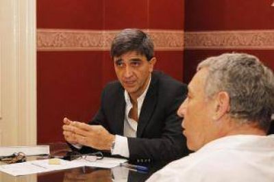 Manzur confirm� su gabinete y volvi� a criticar a los opositores