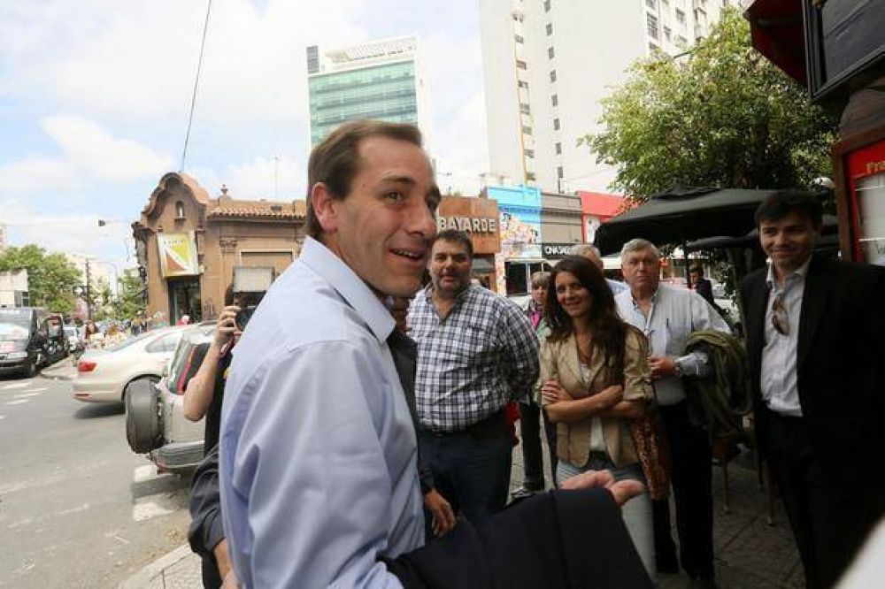 Se inici� la transici�n en La Plata y Garro empieza a armar su gabinete