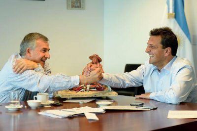 Massa junto a Morales en Tigre