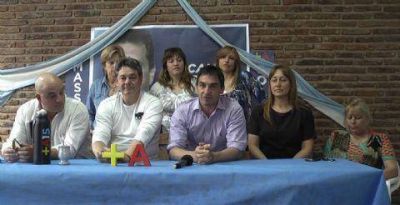 El Frente Renovador felicit� a Nider, P�rez y Alessandro �por la elecci�n que han hecho�