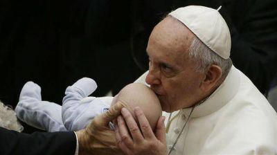 El papa Francisco inst� a los padres a 