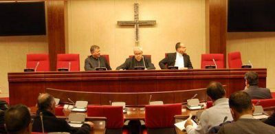 El arzobispo de Granada anima a las comunidades isl�micas a condenar con m�s valent�a el yihadismo
