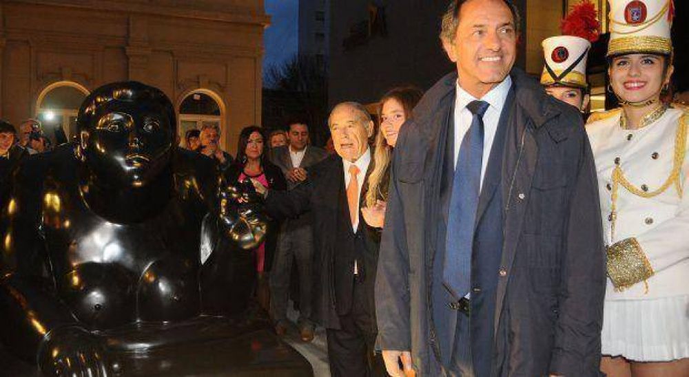 A la pesca de los votos, Scioli sali� a marcar sus coincidencias con el massismo