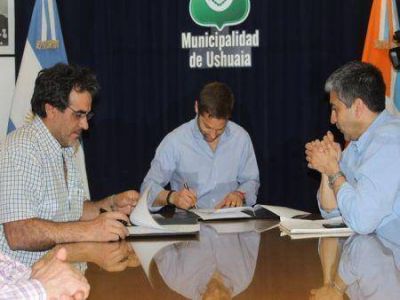 La Municipalidad oficializ� las firmas de convenios con diferentes instituciones 