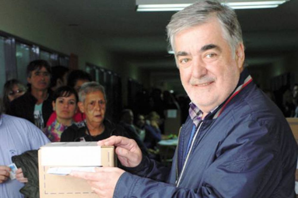 Das Neves ya aventaja a Buzzi por casi 3.800 votos 