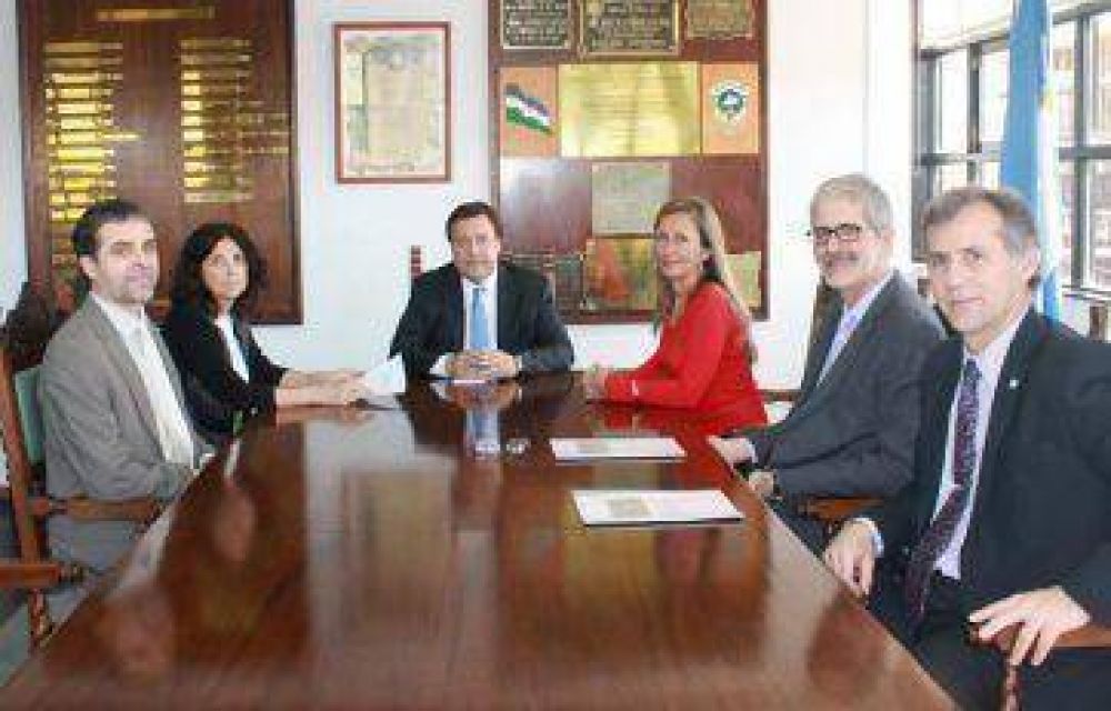 Weretilneck se reuni� con los jueces del STJ