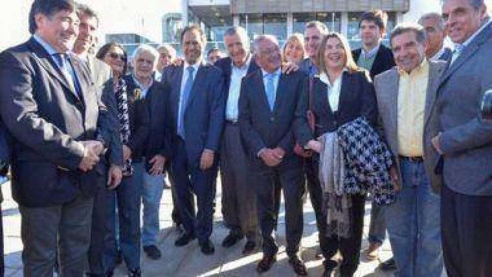 Gioja y gobernadores del PJ ratifican hoy su apoyo a Scioli en Tucum�n