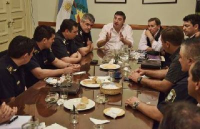 Oscar Luciani se reuni� con la c�pula policial