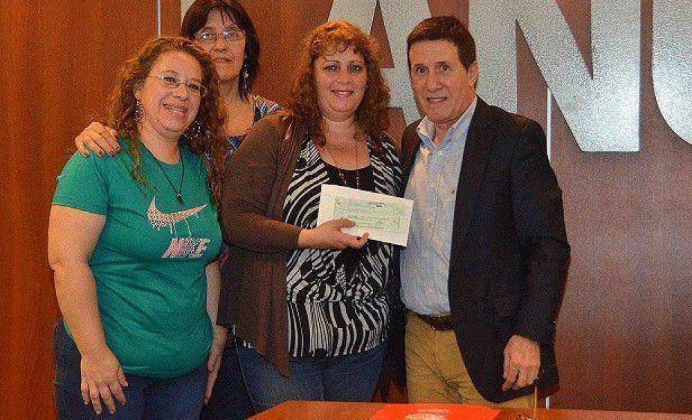 EL INTENDENTE DAR�O D�AZ P�REZ ENTREG� SUBSIDIOS A INSTITUCIONES EDUCATIVAS