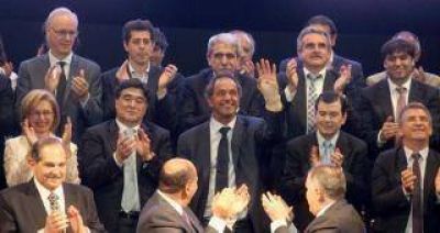Desde Tucum�n, el peronismo env�a un mensaje de unidad detr�s de Scioli