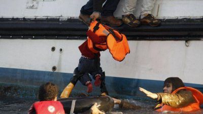 Nuevos naufragios en el mar Egeo: murieron al menos 22 refugiados