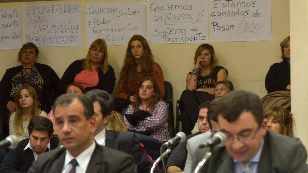 El Concejo no adjudic� la l�nea 520 y los vecinos cortan la ruta 51
