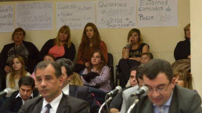 El Concejo no adjudic� la l�nea 520 y los vecinos cortan la ruta 51